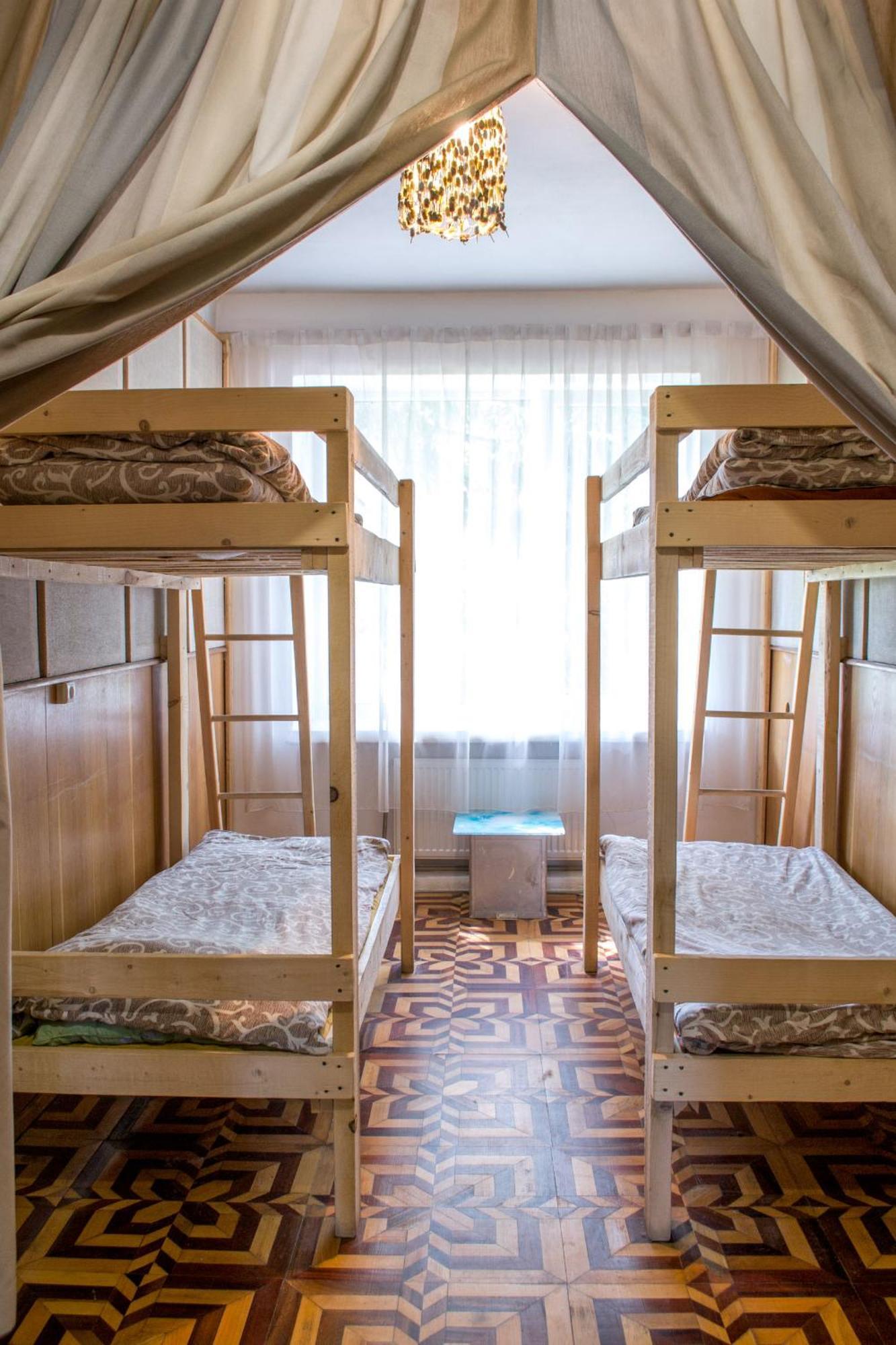 Baron Munchausen Guest House Kamjanets-Podilsky Buitenkant foto